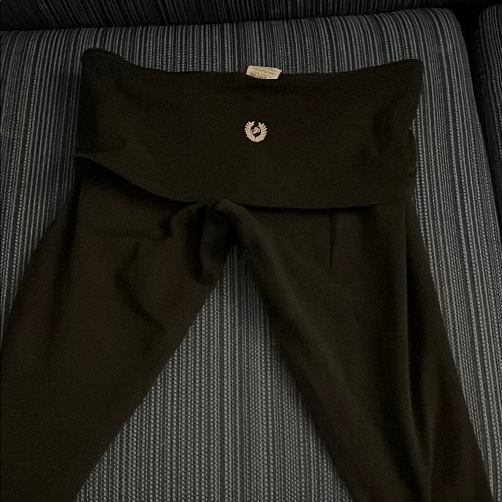 PINK Victoria's Secret Black Leggings Sleek Form-Fitting Design